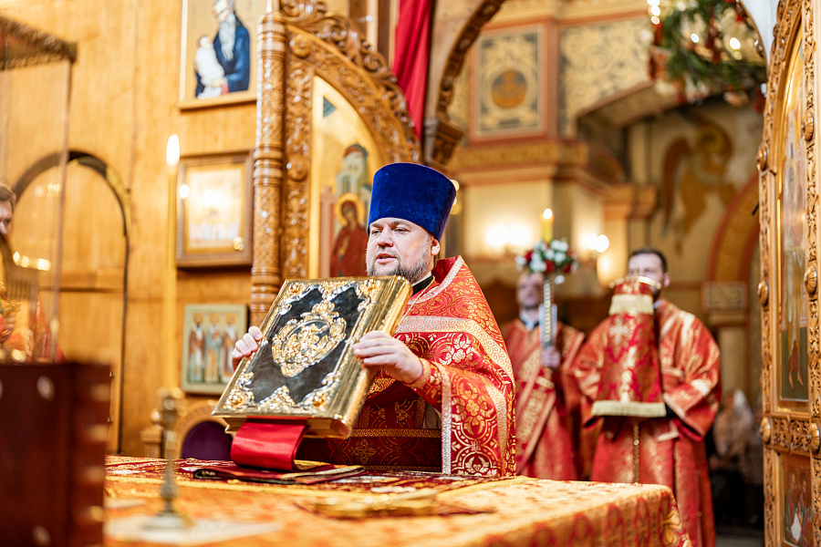 Божественная литургия в Преображенском соборе города Люберцы